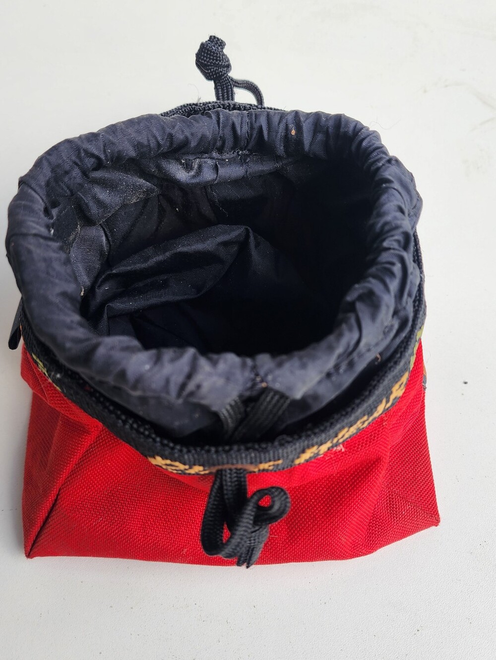Ruff Wear Portable Dog Treat Poach & Messy Mutts Silicone Travel Water Bowl Red - Picture 13 of 15